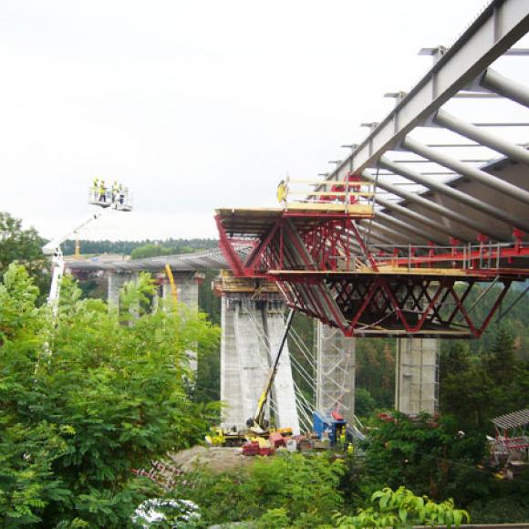 výstavba Lochkovského mostu - Silniční obchvat kolem Prahy